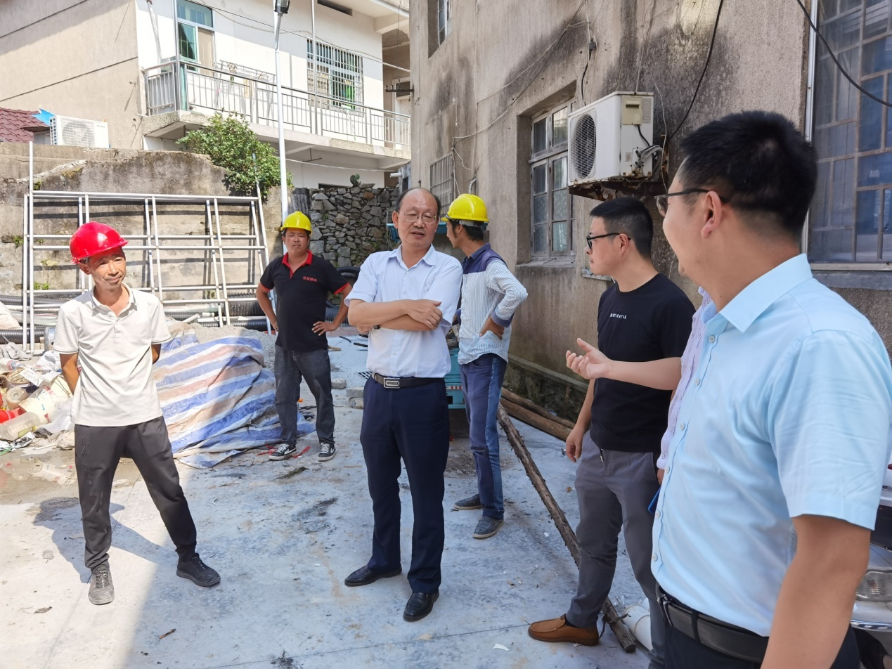 王斌主任督导老旧小区改造提升工作_旌德县人大常委会